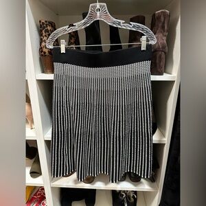 NWOT Ann Taylor black and white skirt size M.